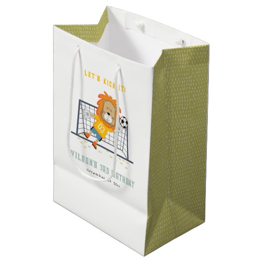 Laten Kick Lion Doelman Voetbal Kinderen Verjaarda Medium Cadeauzakje (Voorkant Gekanteld)