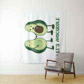 Laten we Avocuddle - Funny Avocado Pun Wandkleed (In situ)