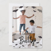Laten we Batty Halloween Bats Foto Card halen Feestdagenkaart (Voorkant)