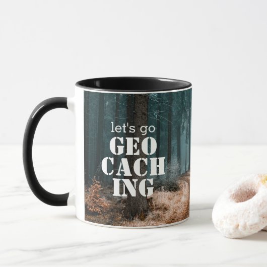 Laten we Bossen en geocacher-cadeautjes meenemen Mok (Met donut)