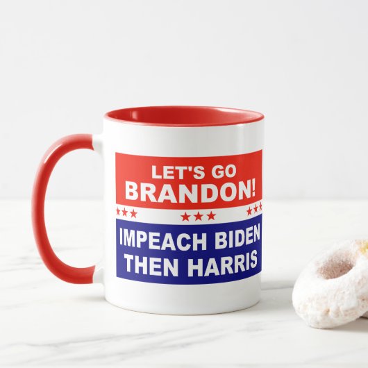 Laten we Brandon Impeach Biden en Harris gaan Mok (Met donut)