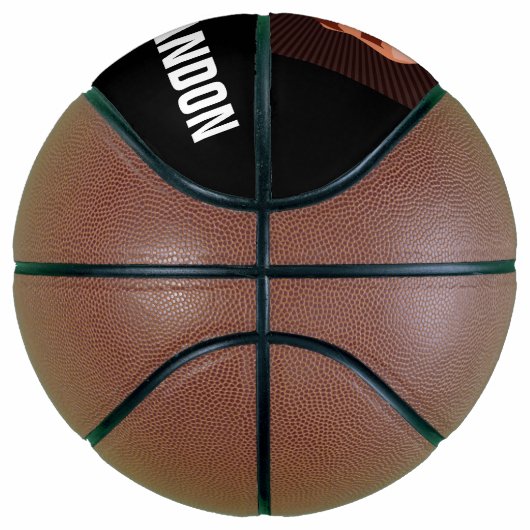 LATEN WE BRANDON TRUMP BASKETBALL GAAN BASKETBAL (Rechts)