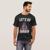 Laten we Darwin American Illuminati Triangle Flag T-shirt (Voorkant volledig)