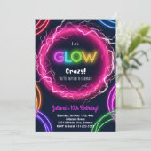 Laten we de gekke verjaardagsuitnodiging oplichten kaart (Staand voorkant)