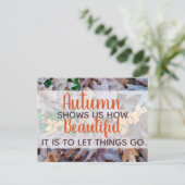 laten we de herfst omvallen bladeren bruin bladere briefkaart (Staand voorkant)