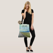 Laten we de open weg raken tote bag (Op model)