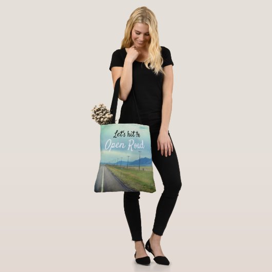 Laten we de open weg raken tote bag (Op model)