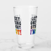 Laten we één ding halen, ik ben geen bier. glas (Links)