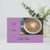 Laten we een koffiedatum wenskaart hebben kaart (Staand voorkant)