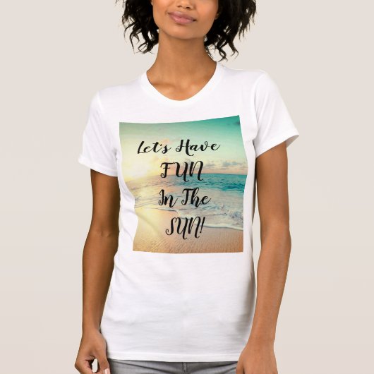 "Laten we een vlinderstekst op een zonnige strandf T-shirt (Voorkant)