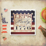 Laten we feesten alsof het 1776 is | Vintage 4 jul Servet<br><div class="desc">Vier de onafhankelijkheidsdag in stijl met deze trendy typografie patriottische feestservetten. Het ontwerp heeft de tekst "Let's Party Like It's 1776" in rood,  wit en blauw met een  stijl Amerikaanse vlag achtergrond. Perfect voor 4 juli,  Herdenkingsdag,  Veteranendag en andere patriottische vieringen.</div>