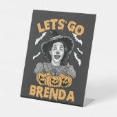 Laten we gaan Brenda Spooky Halloween Kamala Harri Reclamebord Met Voetstuk (Voorkant)