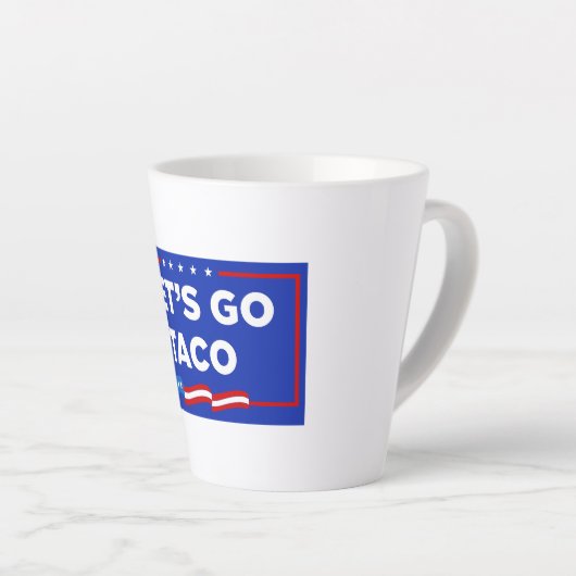 Laten we gaan Taco Trump altijd kippen uit grappig Latte Mok (Rechterhoek)