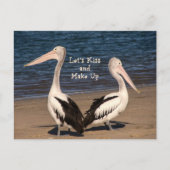 "Laten we het goedmaken" pelikanen op het strand Briefkaart (Voorkant)