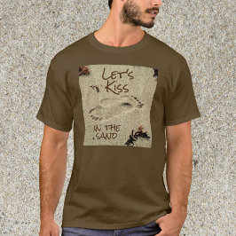 Laten we Kus in het zand-strand T-shirt