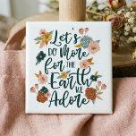 Laten we meer doen voor de aarde waar we ons dierb vierkante button 5,1 cm<br><div class="desc">We hebben dit mooie oliesborstelachtige florale botanische ontwerp met faux gouden accenten geschilderd. Een prachtig modern kleurenpalet met diepe blauwe tinten, wazige roze, mosterdgeel, kopertinten en hemelblauw, creëer dit dramatische en gewaagde ontwerp. "Laten we meer doen voor de aarde die we aanhangen" is opgenomen in het bloemontwerp. Alle illustraties zijn...</div>