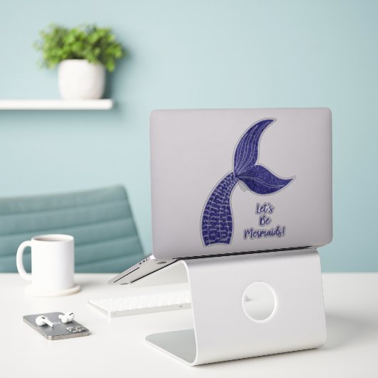Laten we Mermaids zijn Sticker (Laptop op bureau)