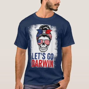 Laten we naar Darwin Skull Messy Bun American Flag T-shirt