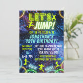 Laten we Neon Trampoline Park Birthday op springen Kaart (Staand voorkant)