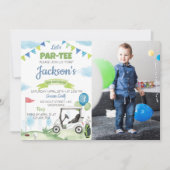 Laten we Par-t-shirt golfverjaardagsuitnodiging Kaart (Voorkant)