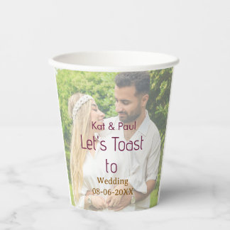 Laten we proosten op het huwelijk naam datum eenvo papieren bekers