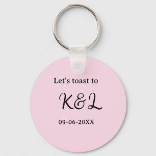 Laten we proosten op verlovingsnaam letter roze sleutelhanger