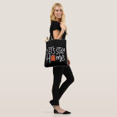 Laten we thuis blijven tote bag (Op model)