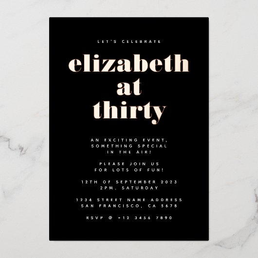 Laten we zwart en roze verjaardagsfeestje vieren folie uitnodiging (Voorkant)