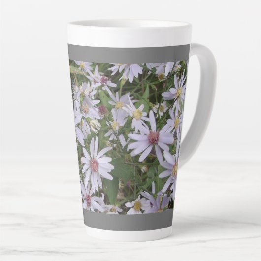 Latere mok bleke paarse paasbloem (Rechterhoek)