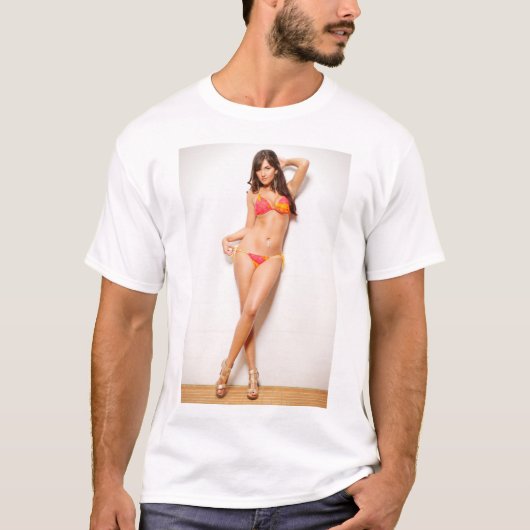 Latina modern Pin-Up girl in bikini - T-Shirt (Voorkant)