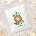 Latkes Happy Hanukkah Chanukah Joodse Feestdagen Bedankzakje<br><div class="desc">Het ontwerp bevat een originele markeringsteken van een heerlijke, platte aardappelpannenkoek die is voorzien van een zure crème, een nietje in de joodse vakantiekuisine. Ideaal voor Hanukkah cadeau. Pas je aan met je informatie! Dit sluitingsontwerp is ook beschikbaar op andere producten. Er zijn ook veel extra design beschikbaar in deze...</div>