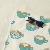 Latte Art in Cute Blue Coffee Mugs Strandlaken (In situ)