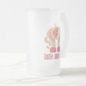 Latte en liefdesbeker, handen en koffie matglas bierpul (Voorkant rechts)