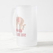 Latte en liefdesbeker, handen en koffie matglas bierpul (Voorkant links)