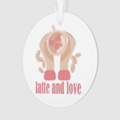 Latte en liefdesbeker, handen en koffie ornament (voorkant)
