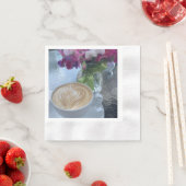 Latte en zoete erwtenbloemen servet (Insitu)