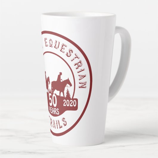 Latte Mok met OET 50 jaar Logo maroon en wit (Rechterhoek)