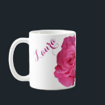 Laura naam  roze roos bloemen Koffiemok<br><div class="desc">Deze stijlvolle persoonlijke mok is gemaakt door Berglind Design. © Berglind Design. Alle rechten voorbehouden.</div>