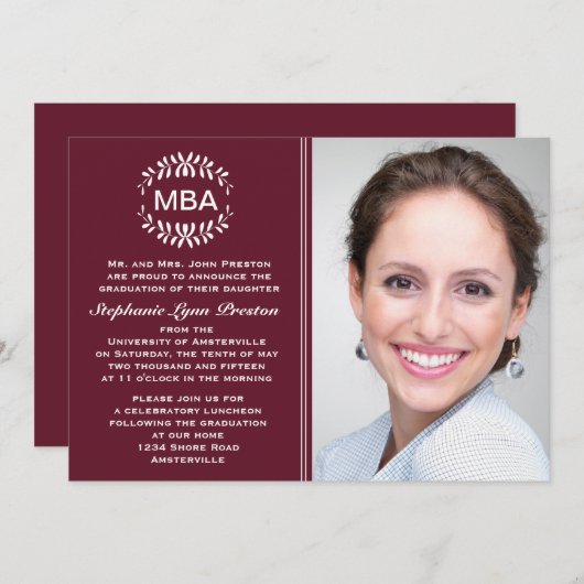 Laurel Branches Maroon Foto Afstuderen Uitnodiging (Voorkant / Achterkant)