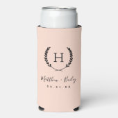 Laurel Crest Trouw Monogram | Roze Roos Seltzer Blikjeskoeler (Seltzer Voorkant)