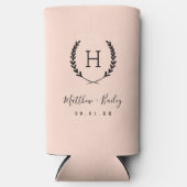 Laurel Crest Trouw Monogram | Roze Roos Seltzer Blikjeskoeler (Voorkant)