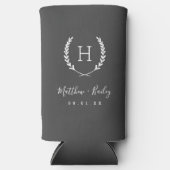 Laurel Crest Wedding Monogram | Koolstof Seltzer Blikjeskoeler (Voorkant)