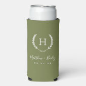 Laurel Crest Wedding Monogram | Olijfgroen Seltzer Blikjeskoeler (Seltzer Voorkant)