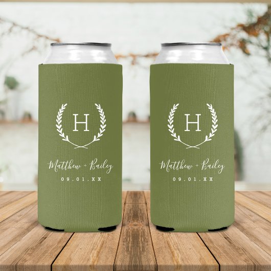 Laurel Crest Wedding Monogram | Olijfgroen Seltzer Blikjeskoeler