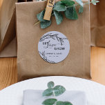 Laurel Leaves Let Love Grow Wedding Ronde Sticker<br><div class="desc">De rijke paarse sticker met laurierbladeren,  laat de liefde groeien in script en modern lettertype. Geweldig voor bruiloft.</div>