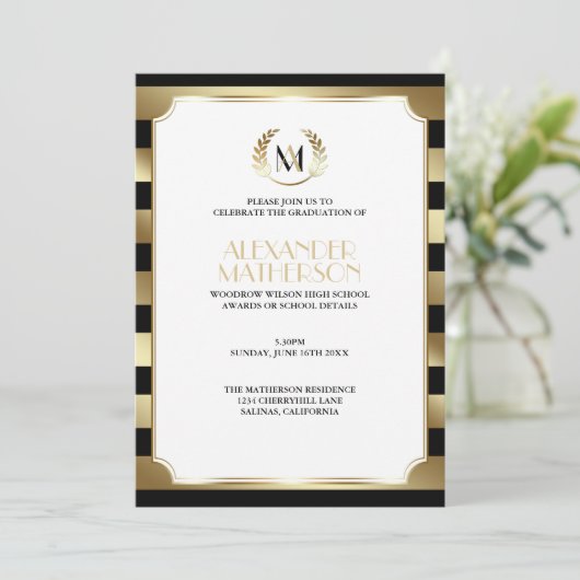 Laurel Monogrammed Black en Gold Afstuderen Kaart (Staand voorkant)