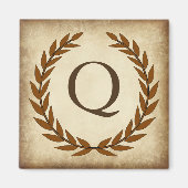 Laurel Wreath Aged Papyrus Initiaal Q Magneet (Voorkant)
