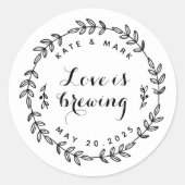 Laurel Wreath Love is Brewing Wedding Favor Ronde Sticker (Voorkant)