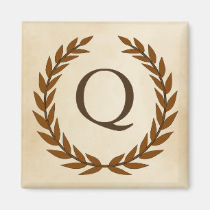 Laurel Wreath op Initiaal Q van Parchment Monogram Magneet
