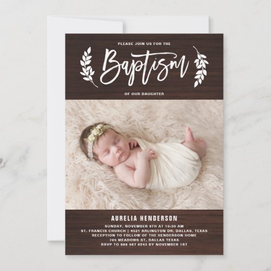 Laurel Wreath Rustic Wood Foto Baptisme Invitation Kaart (Voorkant)